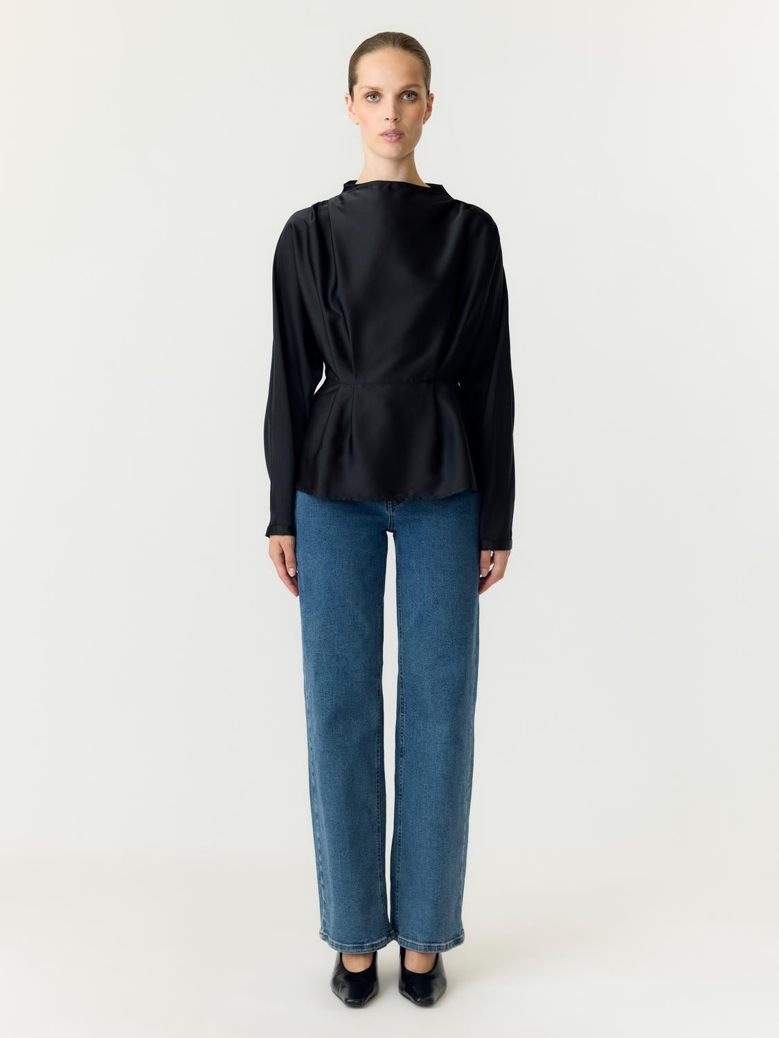 model_shot-front_full